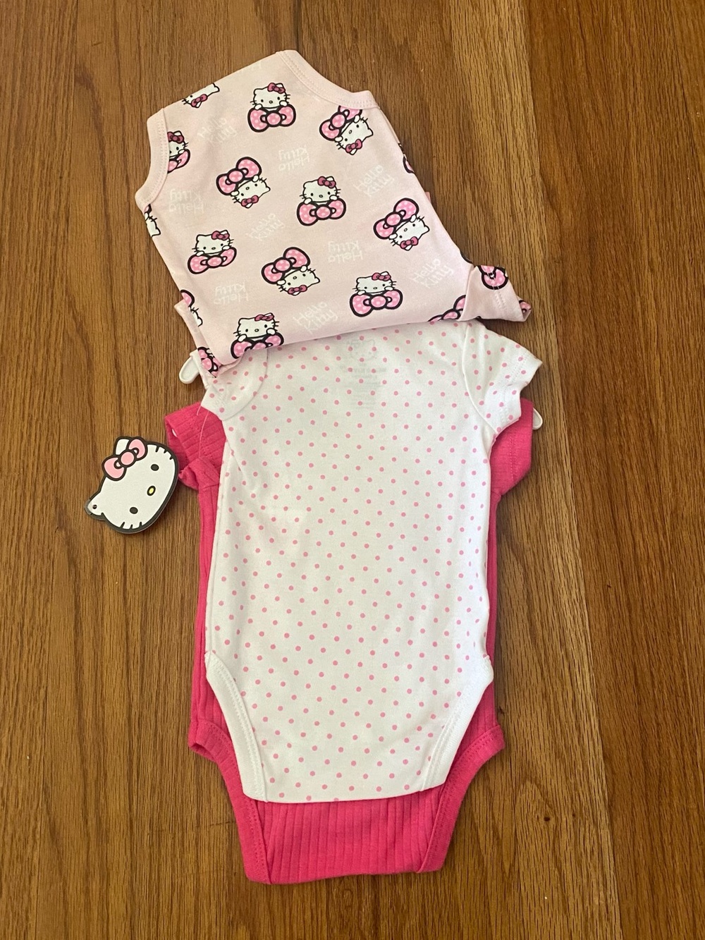 Hello Kitty Pink Ribbed Short-Sleeve One-Piece Bodysuit Set - Picture 4 of 6